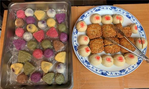 柏林佛光山及柏林協會以各式中秋月餅供養大眾