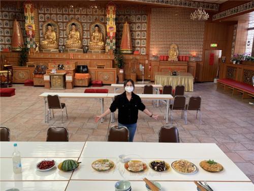 在品嚐前，當然要先與美食大合影