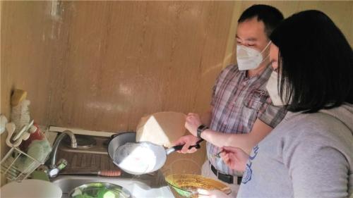 青年劉育銓研究適合初學者的腸粉「油紙法」