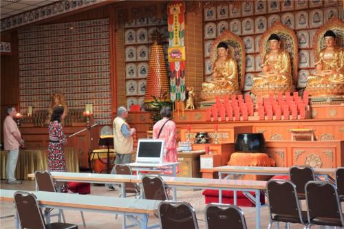 Wolfgang督導介紹佛菩薩所代表的意義