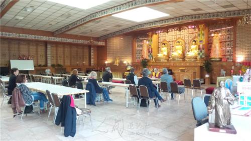 「基督教世界觀提問中心」的8位有宗教教育及文化背景者來柏林佛光山參訪，由柏林協會Wolfgang督導為他們解答問題。