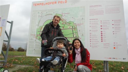 小Timon利用BB車與爸爸媽媽參與6公里的「競走」