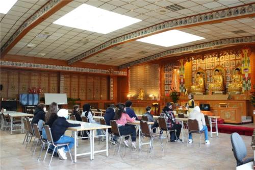 柏林Neukölln Walter-Gropius中學9年級師生15人特別預約來寺參訪