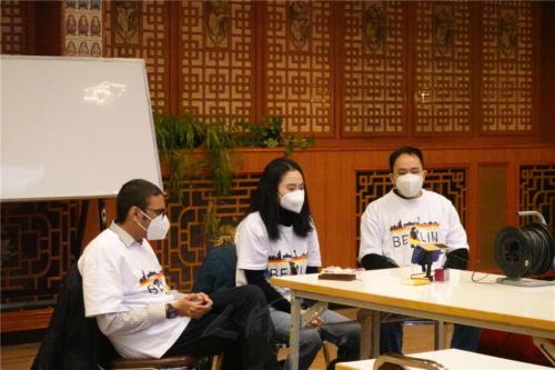 英文組青年專注聆聽講座