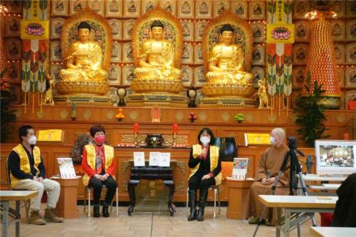 法寶節論壇-話說佛光會，第一場配合法寶節以「行佛」為主題，柏林佛光山住持妙祥法師擔任引言人，黄家羚會長(右2)、第一分會長陳玉華及第二分會長唐雪峰為與談人，分享在佛光會多年的成長