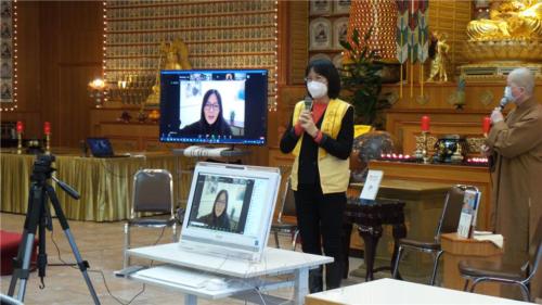 柏林協會會長黄家羚熱忱邀請黃慧音，於道場開光時來寺