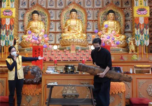 柏林協會第二分會委員王小麗為大家介紹楊臨池居士