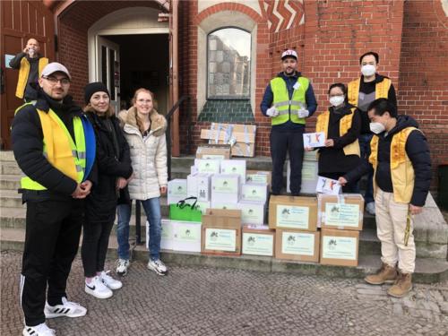 柏林協會青年幹部送物資至Nathanael教堂
