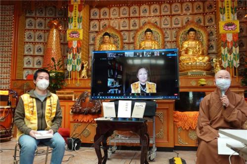 主持人妙祥法師介紹與談人于群