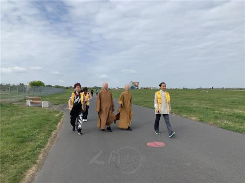 妙祥法師和永超法師參與「我跑步 你種樹」活動