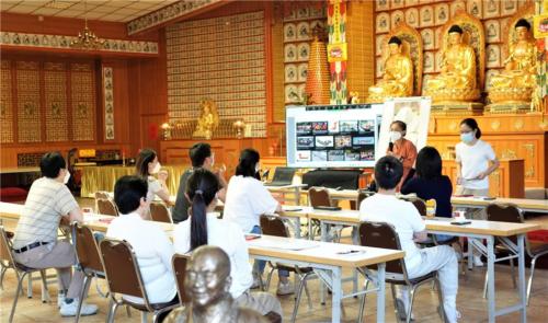 第二場「『畫』龍舟 一起來塗鴉」講座及工作坊，有線上及在佛堂20多位佛光人歡喜參與