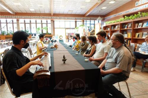 宗教長夜-以茶禪、古琴樂音帶領來訪的柏林人體驗佛教文化之美