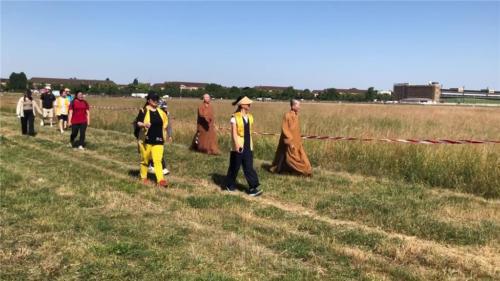 佛光人在柏林最大的城市公園Tempelhofer Feld進行公益路跑