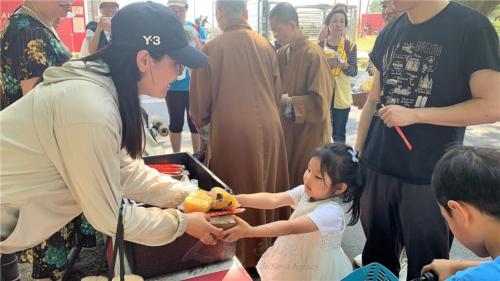 柏林4歲小菩薩響應蔬食救地球，歡喜吃素