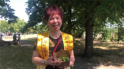 柏林協會第一分會陳玉華分會長親手做美味蔬食供養參與路跑的佛光人