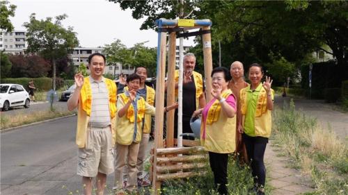 「我跑步你種樹」成果豐碩　柏林第一棵「三好樹」掛牌