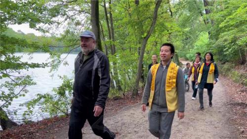 第三場植樹益跑活動，柏林佛光人不畏低溫於湖邊邁開步伐