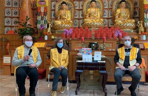 一直帶著靦腆笑容的Asal，遺憾自己年輕時，因工作時間的緣由，無法每週日都參加法會；所以特別珍惜每次的參與，法會後更會「搶著」從事廚房的善後