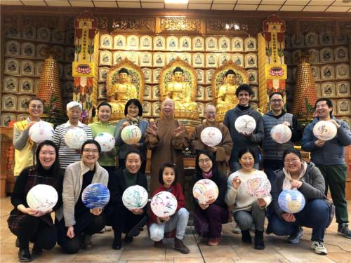 柏林佛光山11月27日邀請佛光人發揮創意「畫」燈籠