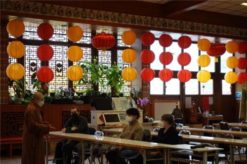 學生們提問諸多，知儀法師一一解說，讓他們對佛光山人間佛教有深入的認識