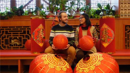 柏林青年向大眾拜年