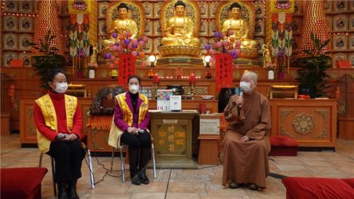 柏林佛光山住持妙祥法師邀請柏林協會理事傅葉春娥及關琳美分享加入佛光會的因緣、所得及期許