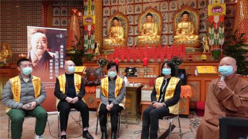 柏林佛光山住持妙祥法師勉勵與會大眾，記得大師「待人好」的密行來改善人生，並以此來更好地追念大師