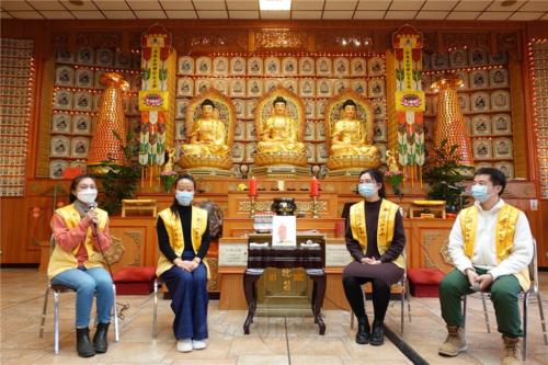 柏林協會分會委員吳璇（左1）分享，在閱讀大師所寫的《佛光祈願文》後，發現都是向內求，向自身求