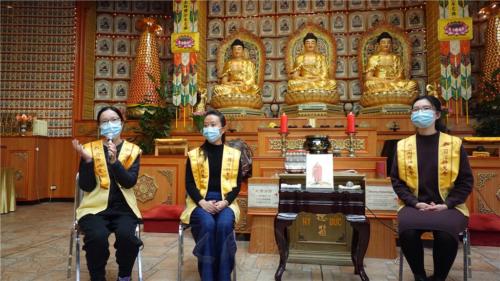 柏林協會分會委員王小麗（左1）分享，聽到大師講「哭婆與笑婆」的故事，讓她領略到看待外境角度的改變，哭婆變成笑婆