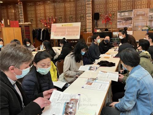 緬懷大師讀書會，中文組進行小組討論