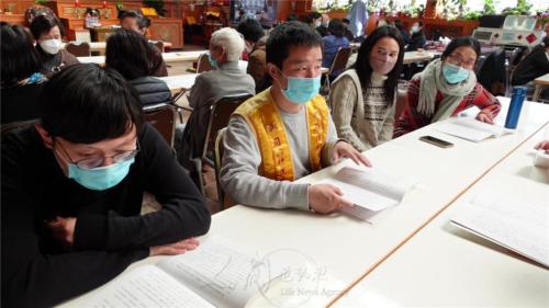 柏林協會副會長唐雪峰帶領討論大師〈真誠的告白〉