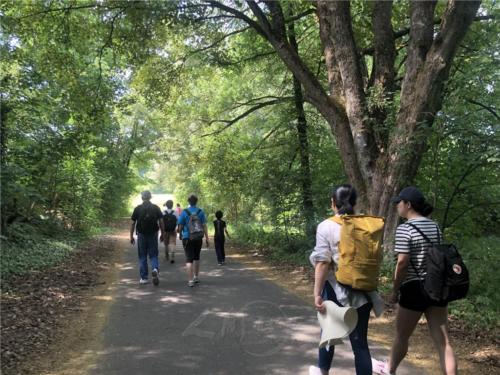 柏林佛光人在Naturpark Märkische Schweiz自然公園，以徒步作修持