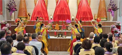 巴黎敦煌舞蹈團以「六塵供」飛天獻舞