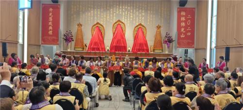 功德主代表開光剪綵