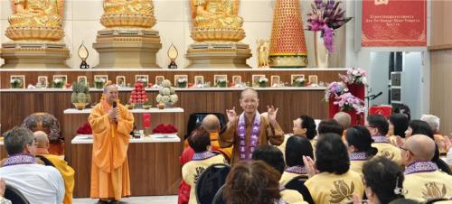 滿謙法師回顧（左），大師於1992年派滿徹法師（右）到柏林，31年後的今日，柏林佛光山重建落成開光，因緣殊勝