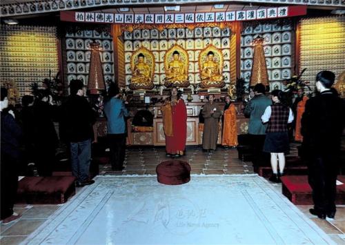 1999年禮請星雲大師為柏林佛光山開光啟用，及主持三皈五戒甘露灌頂典禮