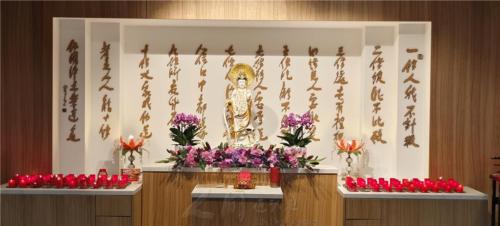 推門進入柏林佛光山，映入眼簾的便是一座慈悲的觀音像以及身後的「十修歌」