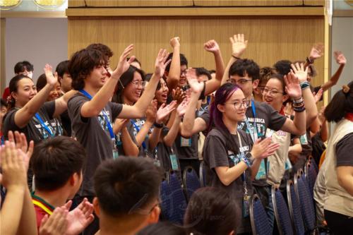 介紹各國青年單元，各地青年展現最大熱情，圖為美國青年