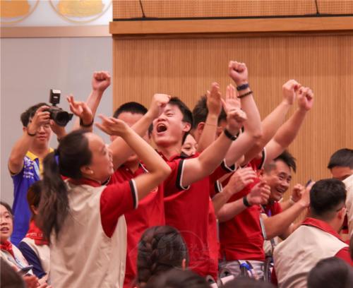 介紹各國青年單元，各地青年展現最大熱情，圖為南非青年