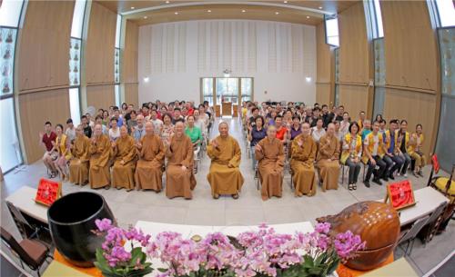 大家高興的留住這一刻