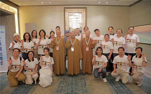 法師們與柏林佛光山的部分會員、義工合影