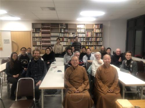 法師們與信眾合照