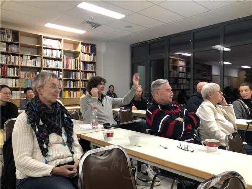 現場聽眾反應熱烈踴躍提問