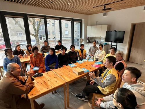 講座透過直播方便未能赴會的信眾聆聽