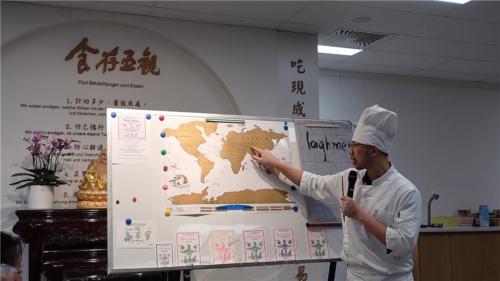 廖達海說明，玄裝大師取經與東西方文化交流路線