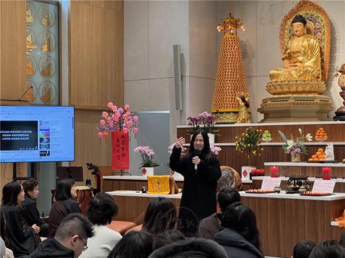 馬來西亞著名音樂人黃慧音以音聲供養諸佛