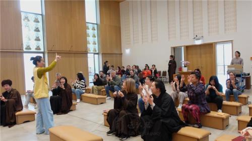 關琳美牙醫指導大眾如何正確使用牙線