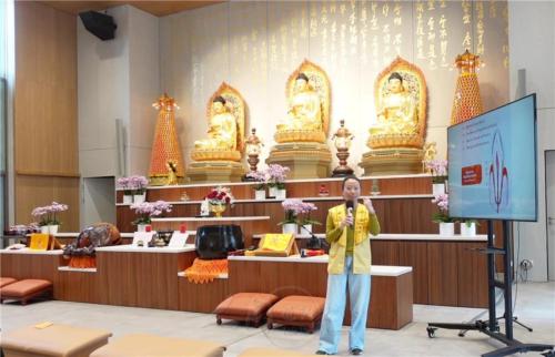 柏林協會理事也是專業牙醫的關琳美講解如何潔牙