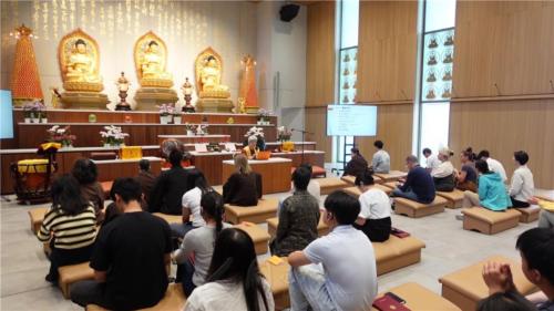 實用的養老知識關乎切身問題，大家當然要認真聆聽