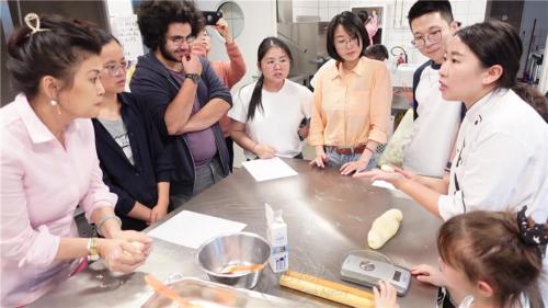 佛光大學蔬食系楊雅筑同學分段說明製作流程